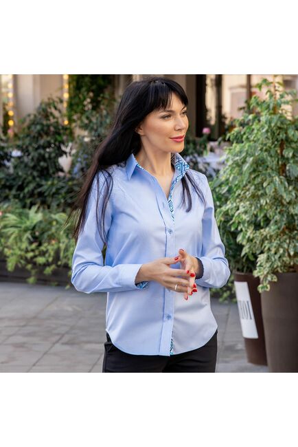 Женская рубашка под пуговицы голубого цвета с яркой отделкой - 7622 от DoubleCuff 