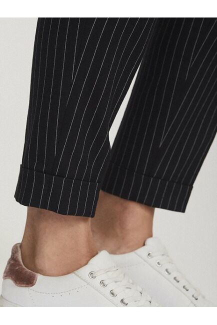 Брюки с отворотами и поясом от byME 