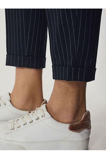 Укороченные брюки с защипами от byME 