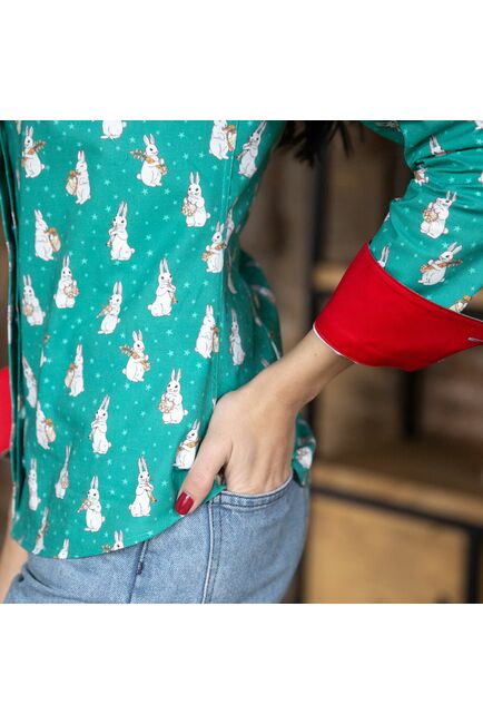 Женская рубашка принт -  зайчонок, под пуговицы с супатной застежкой полуприталенная с отделкой-7713 от DoubleCuff 