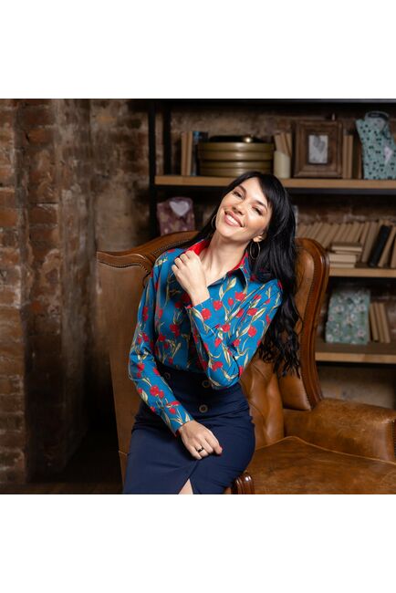 Женская рубашка принт -тюльпаны,  под пуговицы с супатной застежкой полуприталенная с отделкой-7724 от DoubleCuff 