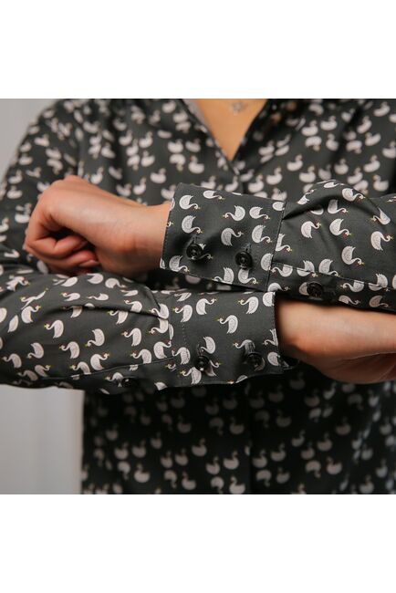 Женская рубашка под пуговицы принт лебеди на сером  фоне - 7749 от DoubleCuff 
