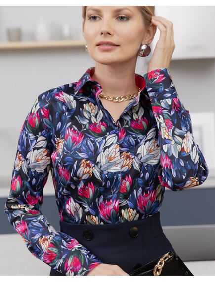 Женская рубашка под пуговицы с супатной застежкой полуприталенная с отделкой цветы - 8144 от byME 