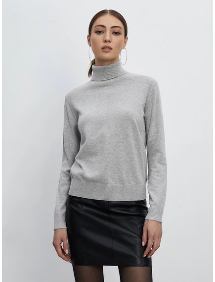 Женский свитер с высоким воротником цвета серый меланж от byME 