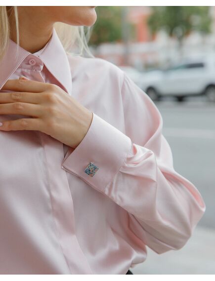 Женская блуза из шёлка в пудровом цвете с универсальной манжетой 8629 от byME 