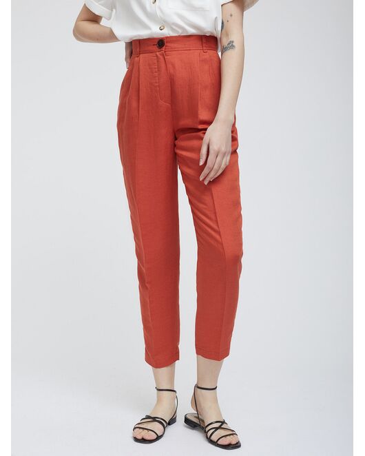 Льняные брюки с защипами от byME 