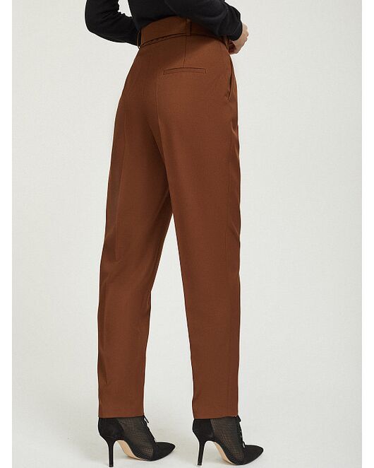 Брюки с защипами и поясом от ByME 