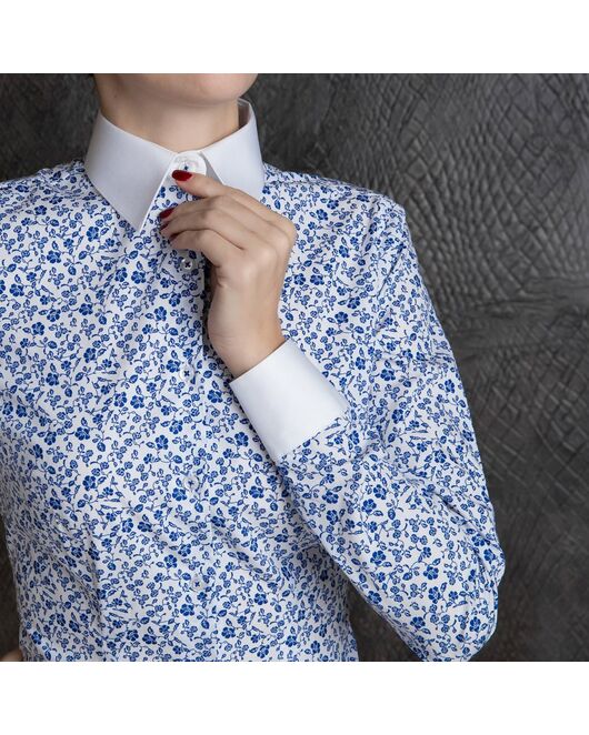 Рубашка женская в мелкий цветочек с белыми манжетами и воротником - 7154 от  