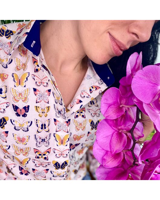 Женская рубашка  принт - бабочки, под пуговицы с супатной застежкой полуприталенная - 7813 от DoubleCuff 