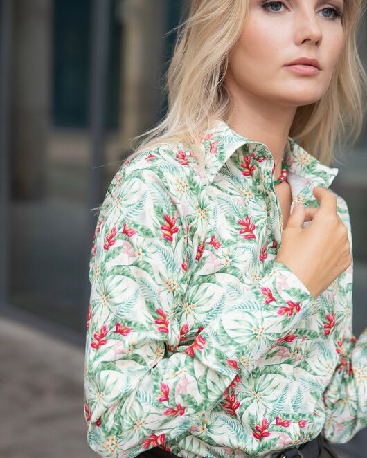 Женская рубашка под пуговицы полуприталенная тропический узор - 8058 от byME  Женская рубашка под пуговицы полуприталенная тропический узор - 8058 от byME
