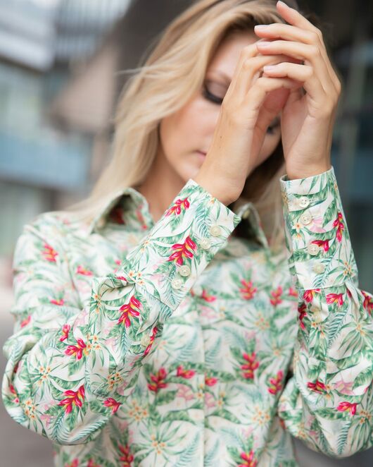 Женская рубашка под пуговицы полуприталенная тропический узор - 8058 от byME  Женская рубашка под пуговицы полуприталенная тропический узор - 8058 от byME