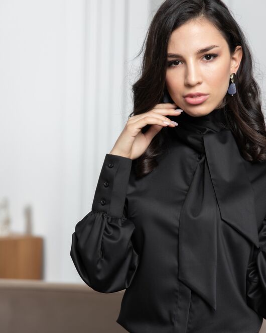 Женская блузка под пуговицы без отделки черная - 8067 от  