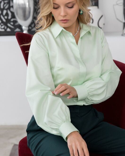 Женская рубашка с объемным рукавом светло-зеленая - 8072 от byME 
