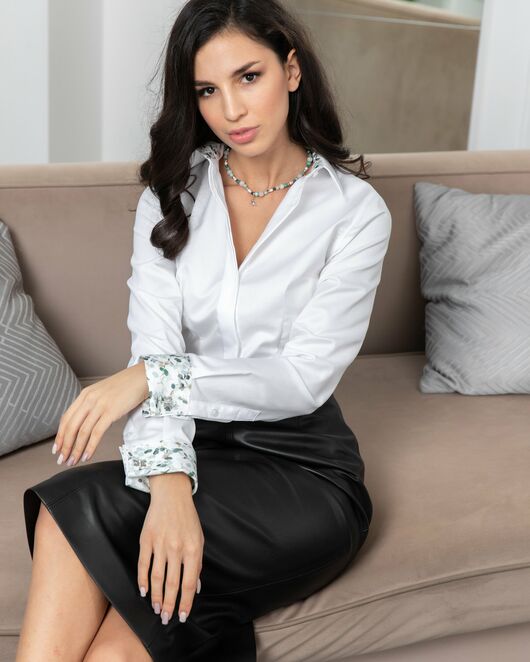 Женская рубашка под запонку с супатной застежкой с отделкой принт лепестки - 8113-1 от byME 