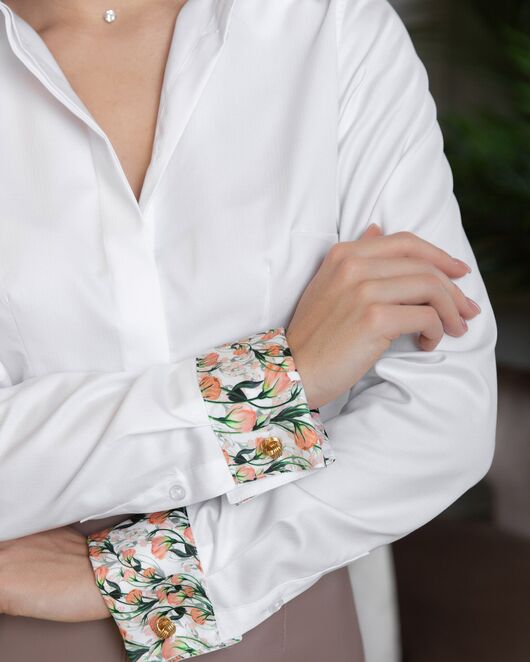 Женская рубашка под запонку с супатной застежкой с отделкой лепестки - 8136 от ByME 