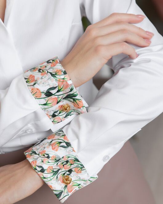 Женская рубашка под запонку с супатной застежкой с отделкой лепестки - 8136 от ByME 