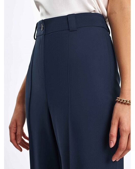 Женские брюки клеш с защипами тёмно-синие 2-165097-140 от byME 