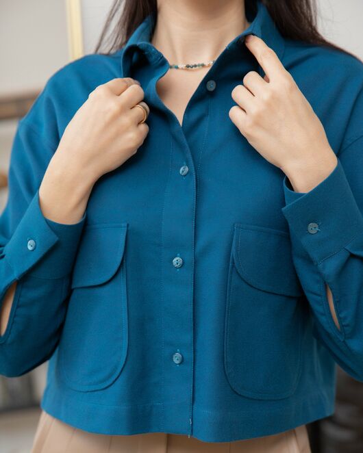 Женская блузка укороченная с карманами кобальт - 8269 от ByME 