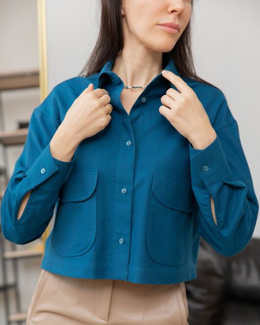 Женская блузка укороченная с карманами кобальт - 8269 от ByME 