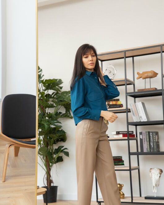 Женская блузка укороченная с карманами кобальт - 8269 от ByME 