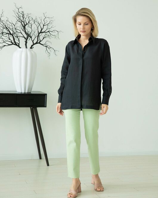 Женская льняная рубашка чёрная с отделкой цветы - 8287 от  