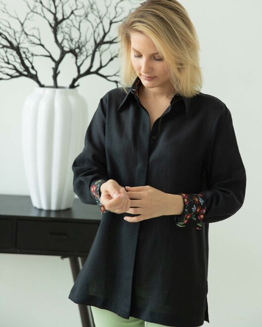 Женская льняная рубашка чёрная с отделкой цветы - 8287 от  