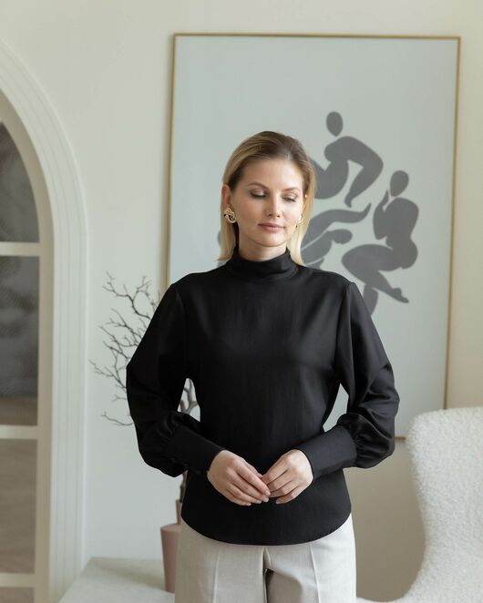 Женская рубашка с высоким манжетом чёрная - 8242 от byME 