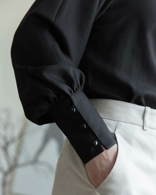 Женская рубашка с высоким манжетом чёрная - 8242 от byME 