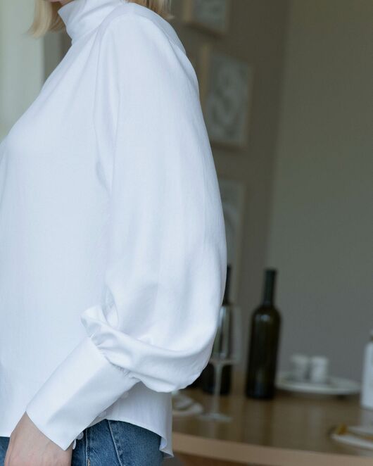 Женская рубашка с высоким манжетом белая - 8243 от byME 