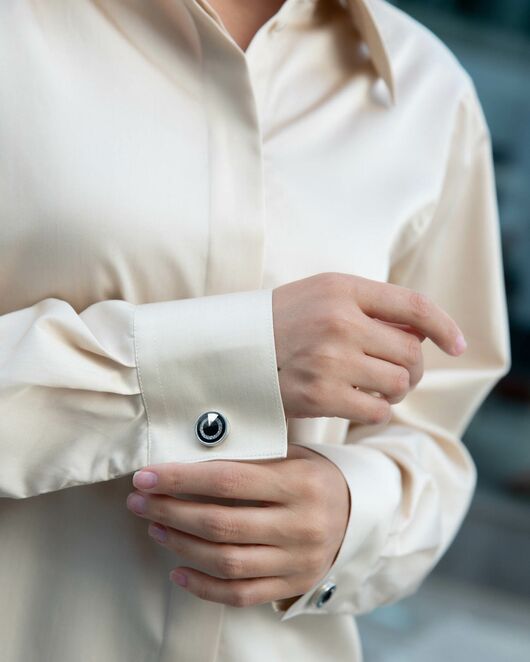 Женская блузка с универсальным манжетом бежевая - 8312 от byME 