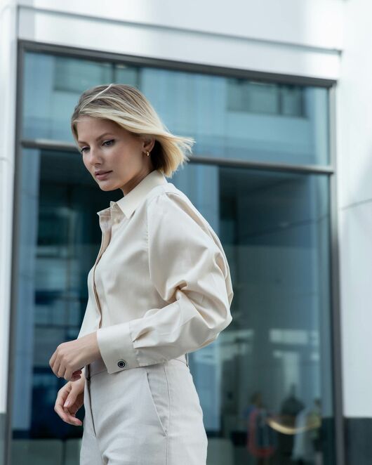 Женская блузка с универсальным манжетом бежевая - 8312 от byME 