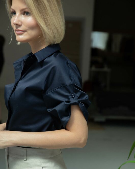 Женская рубашка с коротким рукавом тёмно-синяя - 8328 от byME 