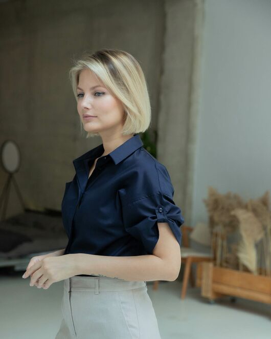 Женская рубашка с коротким рукавом тёмно-синяя - 8328 от byME 