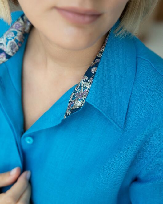 Женская льняная рубашка голубая с отделкой - 8332 от ByME 