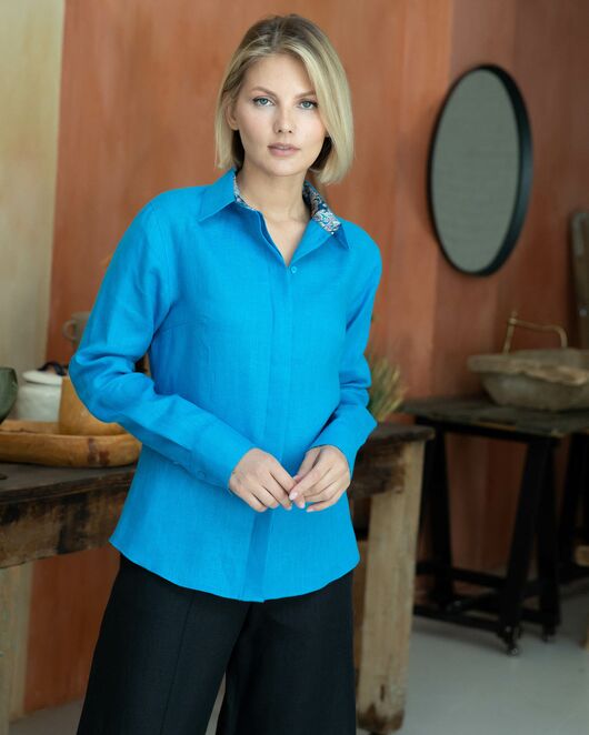 Женская льняная рубашка голубая с отделкой - 8332 от ByME 