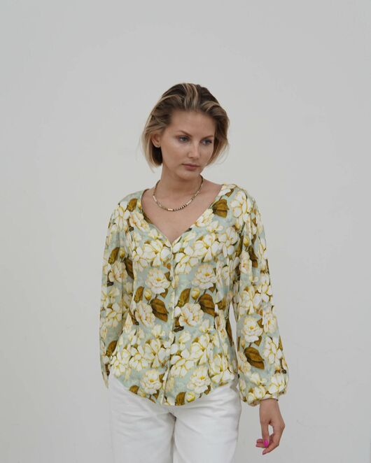 Женская блузка с объемным рукавом и V-образным вырезом с принтом - 8338 от byME 