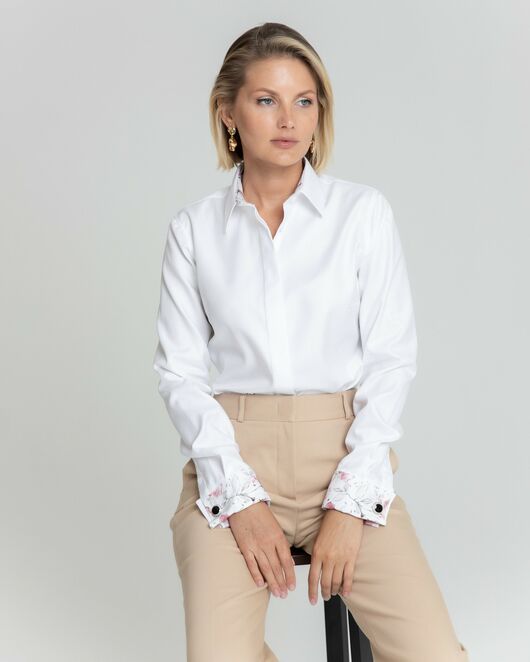 Женская рубашка под запонку белая с отделкой цветы - 8355 от byME 