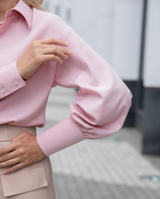 Женская рубашка с пышным рукавом под пуговицы розовая - 8358 от  