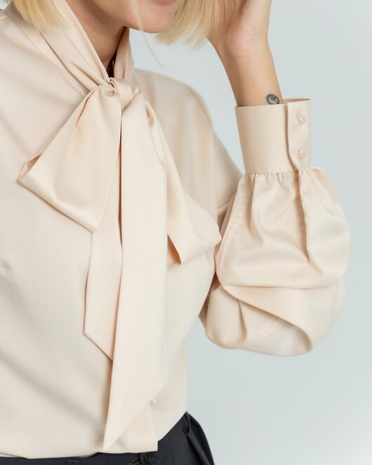 Женская блузка бежевая с бантом - 8378 от ByME 