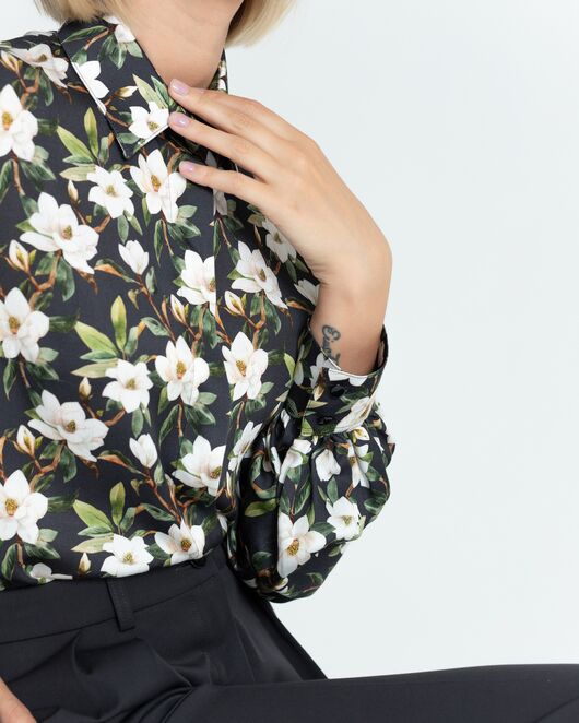 Женская рубашка под пуговицу чёрная принт магнолии - 8381 от byME 