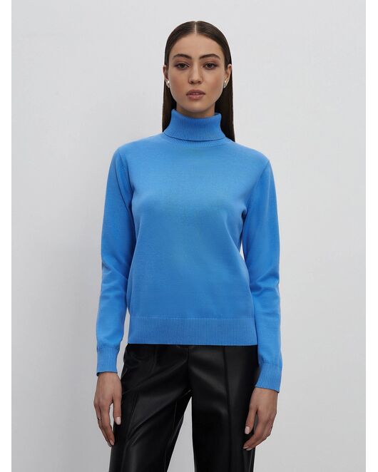 Женский свитер с высоким воротником голубой от byME 