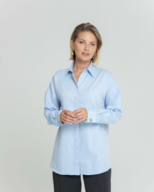 Женская рубашка с универсальным манжетом голубая из фактурной ткани - 8360 от byME 