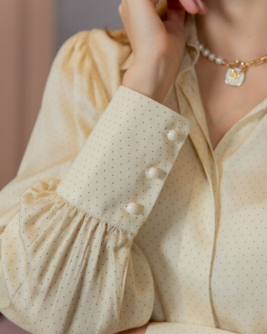 Женская блузка с пышным рукавом в мелкий горох цвет шампань - 8394 от ByME 