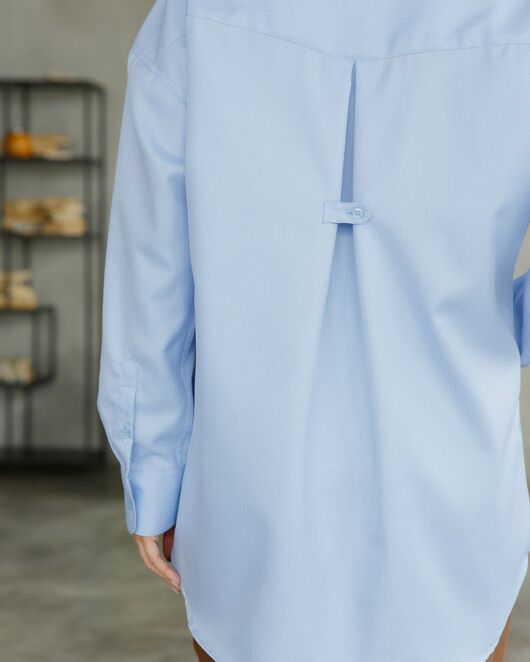 Женская рубашка в оверсайз силуэте с карманами голубая - 8401 от byME 
