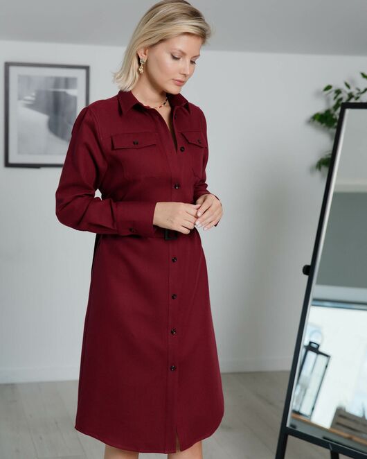 Платье-рубашка с поясом прямой силуэт бордовая - 8402 от byME 