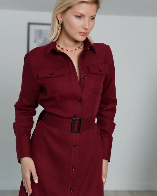 Платье-рубашка с поясом прямой силуэт бордовая - 8402 от byME 