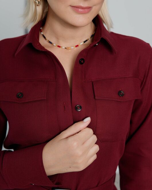 Платье-рубашка с поясом прямой силуэт бордовая - 8402 от byME 