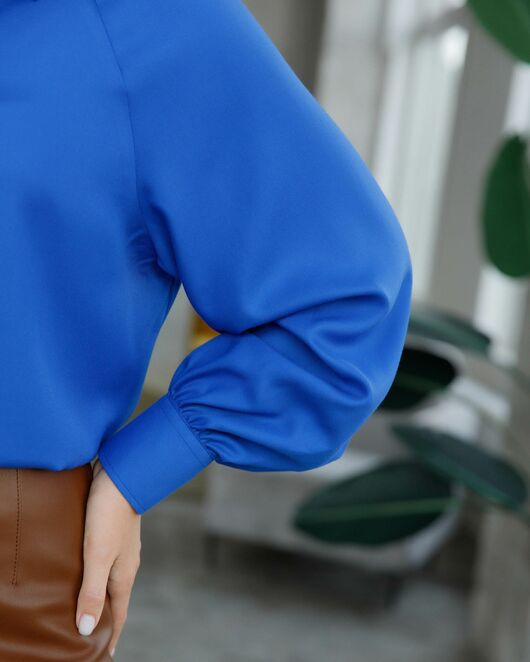 Женская рубашка в оверсайз силуэте под пуговицу с пышным рукавом синяя - 8405 от byME 