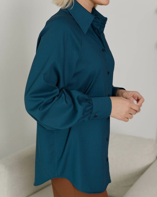 Женская рубашка в оверсайз силуэте под пуговицу с пышным рукавом бутылочная - 8406 от byME 