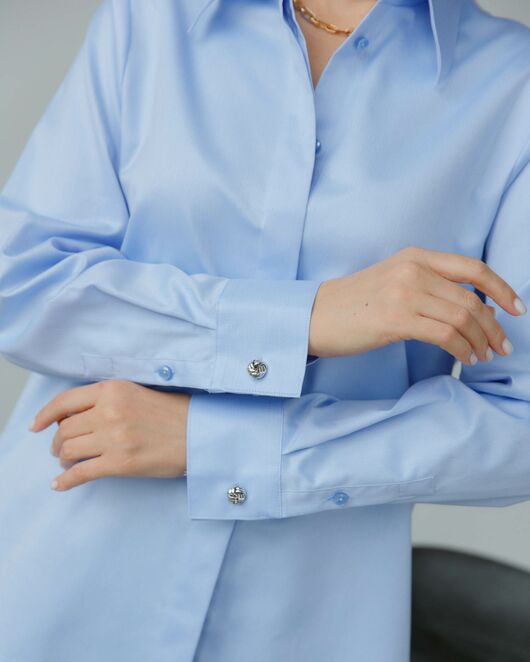 Женская рубашка с  пуговицами на боках голубая - 8408 от byME 